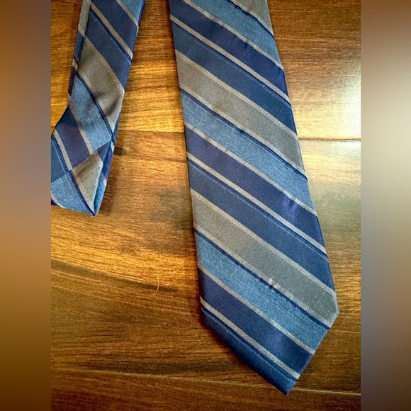 🍁SALE🍁 CALVIN KLEIN Blue and Gray Striped Silk Tie - Picture 8 of 10